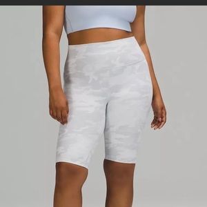 Lululemon wunder under HR short 10”. Size 6